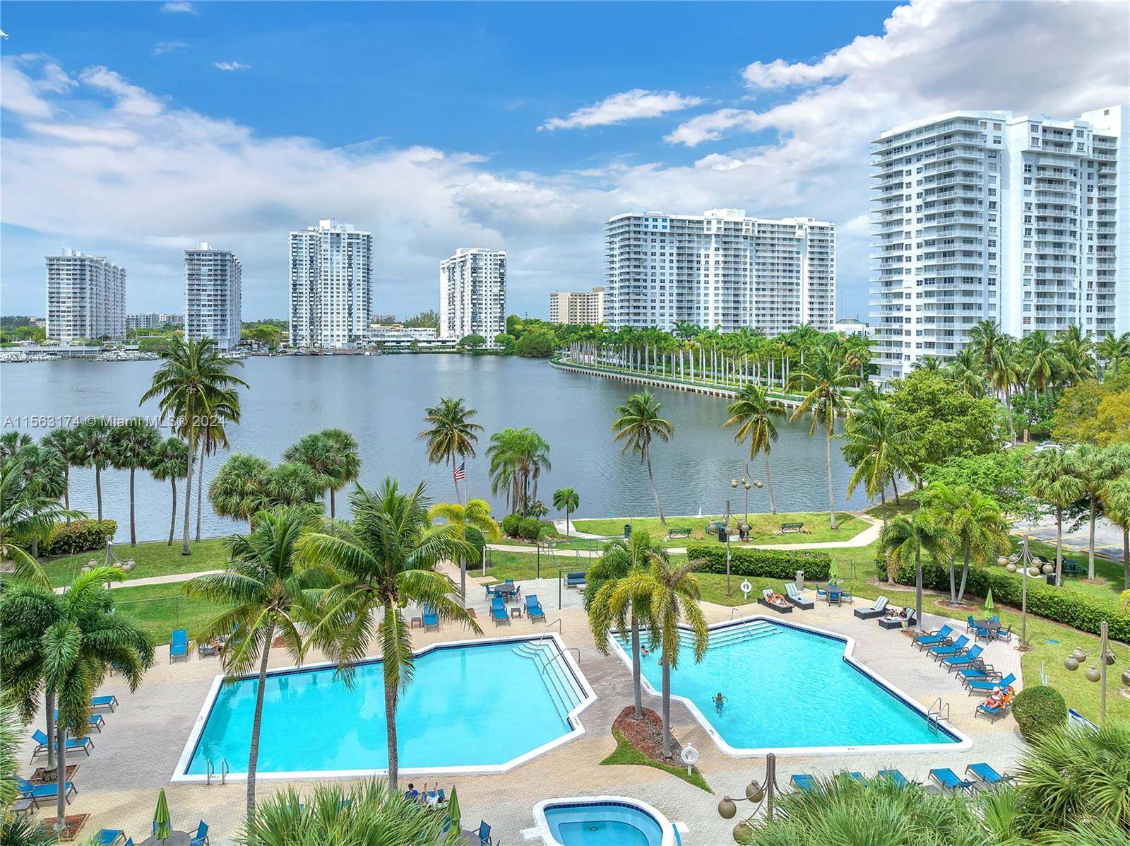 BEST LUXURY FINISHING IN AVENTURA Biscayne Cove Condo offers an exquisite selection of luxury apartments in aventura, boasting brand new interior finishing starting from 476, 000.