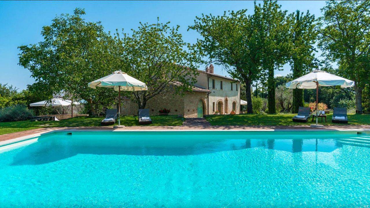 Beautiful country houses in Cetona. Restored houses in Tuscany with pool garden and panoramic views of the countryside and the woods of Monte Cetona