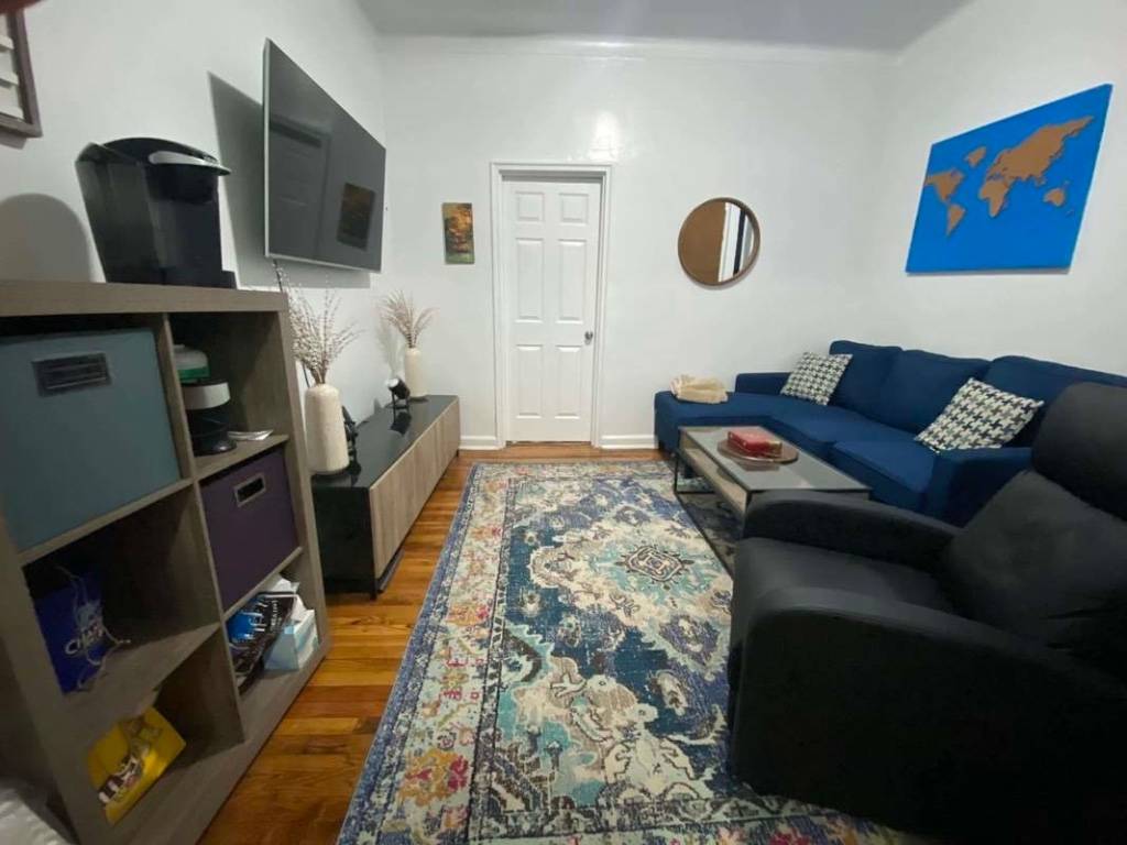 Large one bedroom in LES in elevator building Apartment features King sized bedroom with built in closet Large living room w extra closet Separate open kitchen Eat in kitchen Natural ...