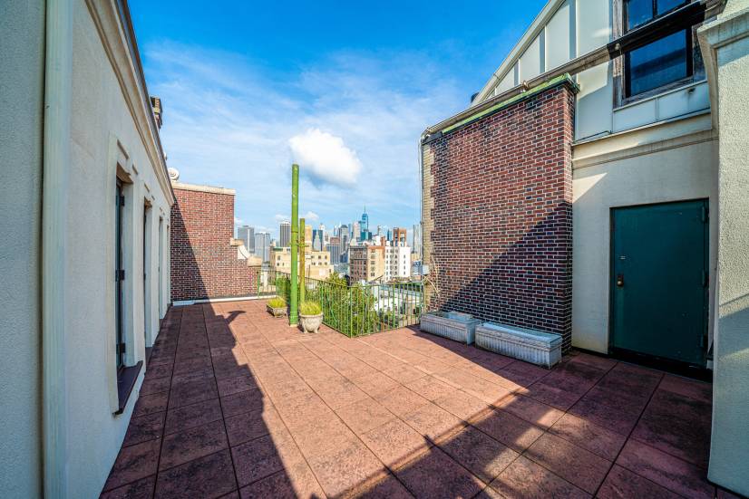 One of only two true top floor penthouse units at 200 Hicks with a huge private outdoor rooftop dedicated to this unit !