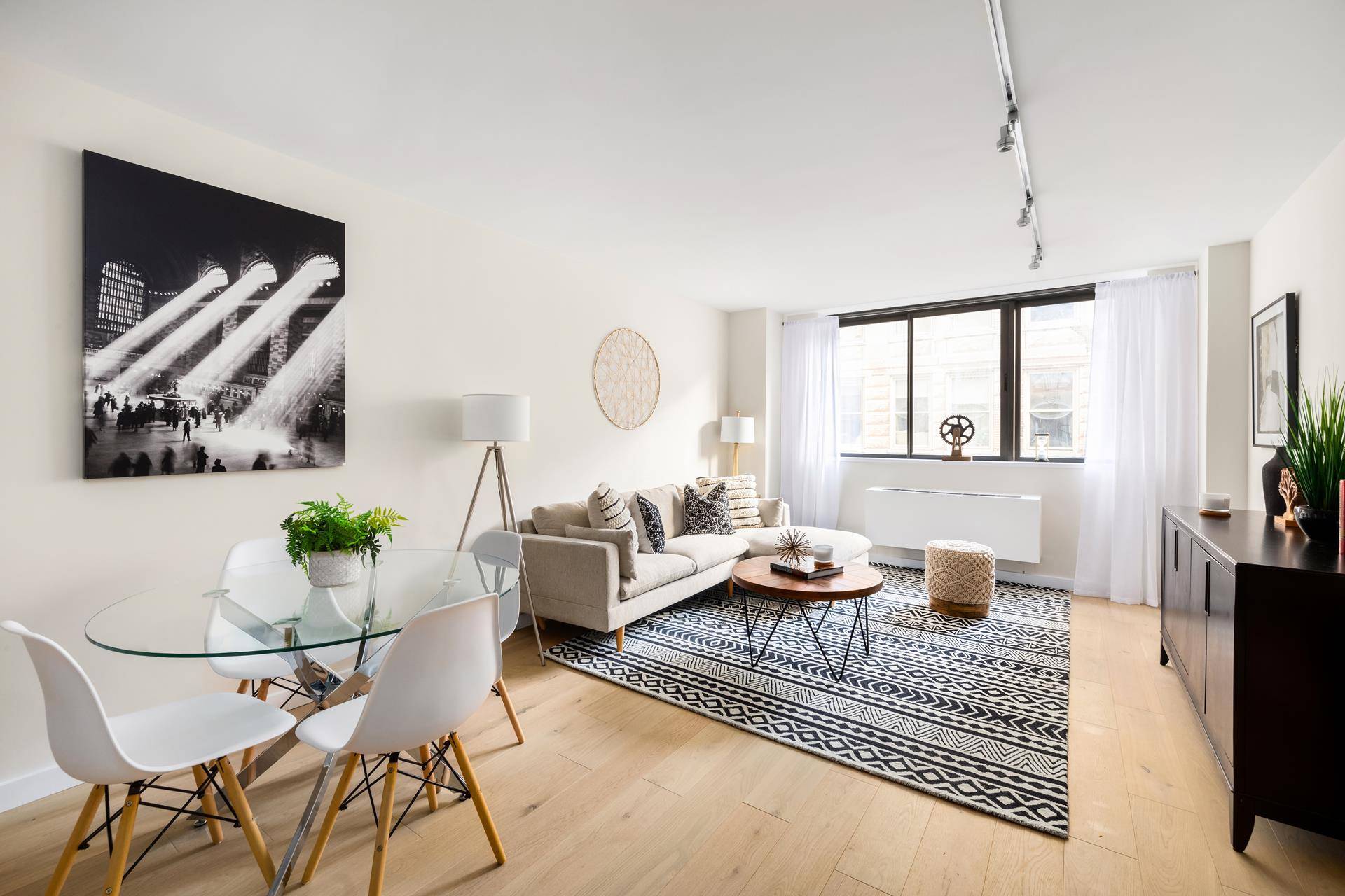 This alluring South facing pristine gut renovated one bedroom, one bath condo with in unit washer and dryer, just one block from Madison Square Park, Gramercy Park, The Flatiron Building ...