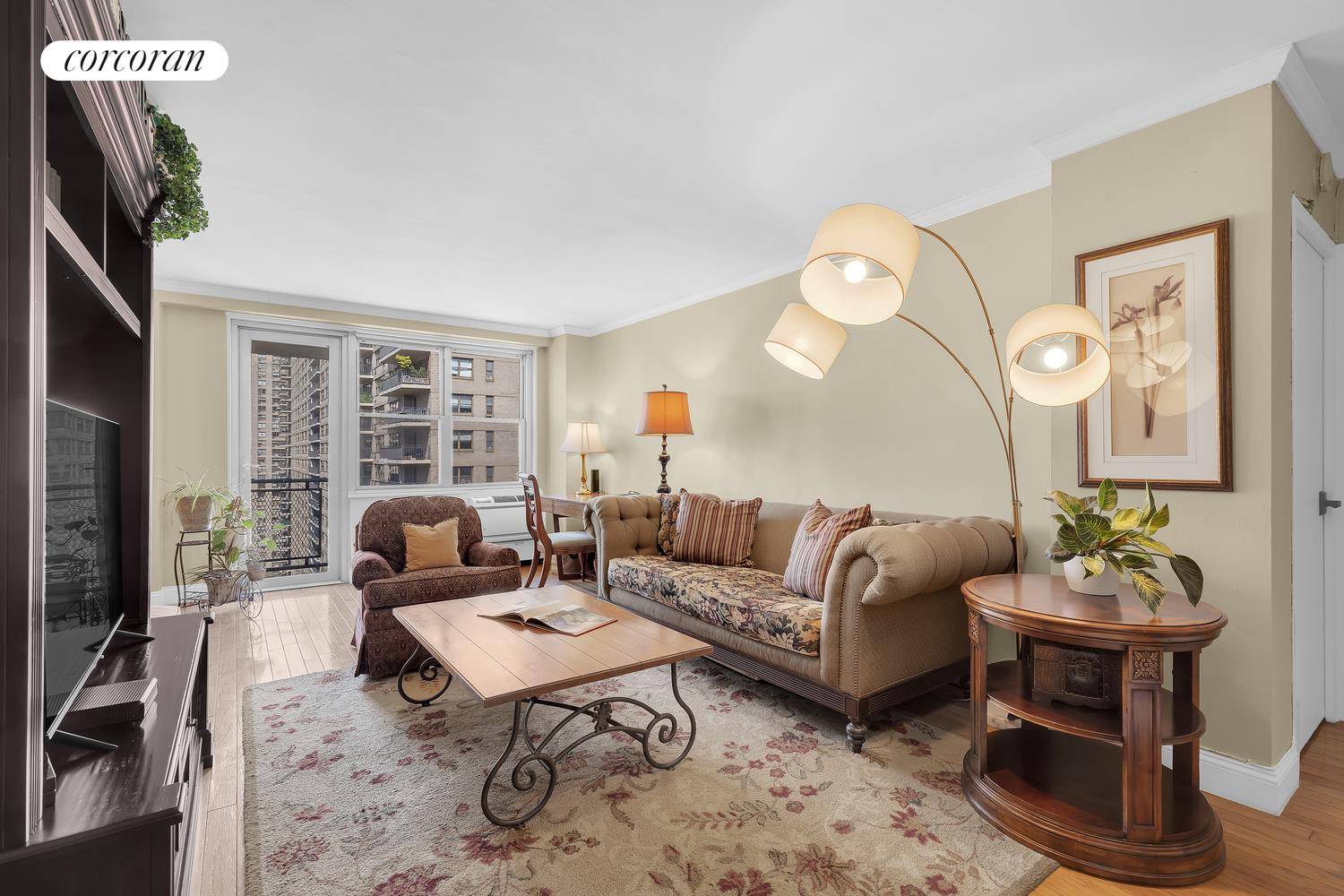 Welcome to 18KW, a bright and large junior four on a high floor with PRIVATE OUTDOOR SPACE in the coveted Lincoln Guild building in Lincoln Center.