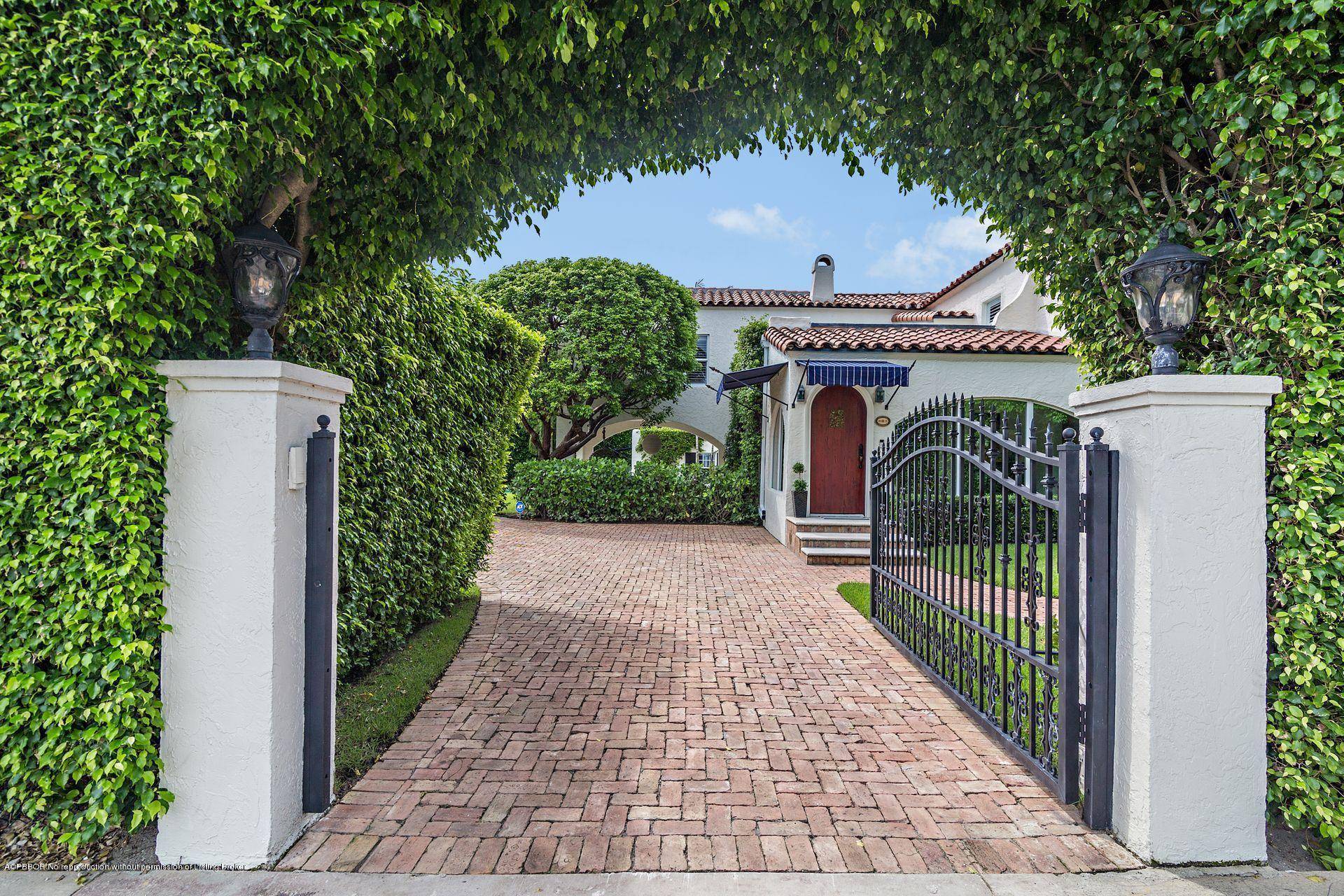 El Cid PerfectionGated estate on a sprawling 11, 500 lot.
