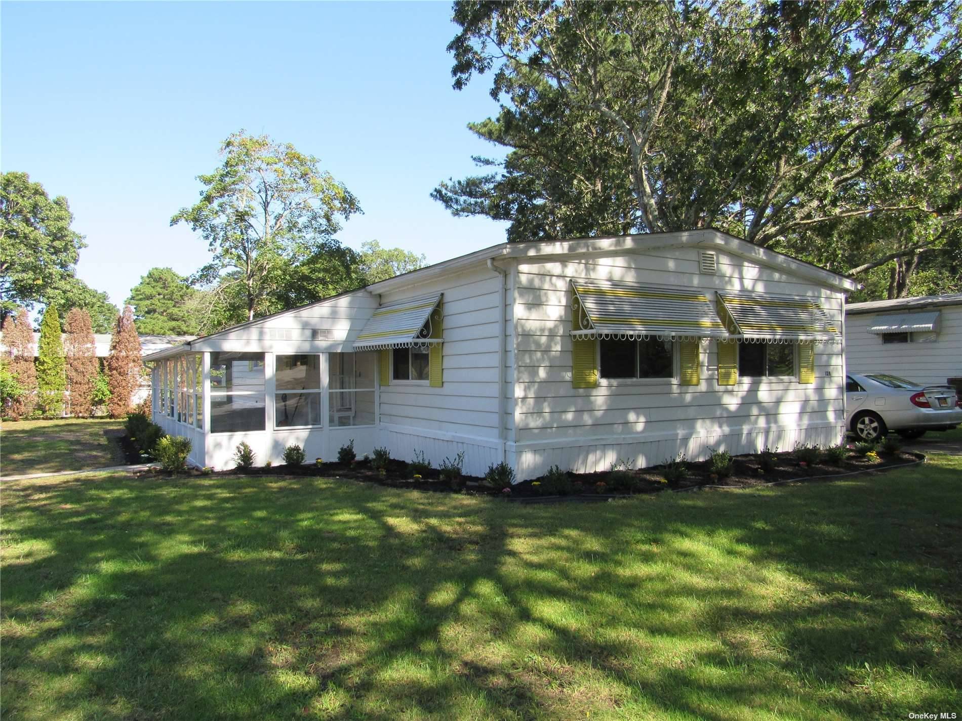 Large 1440 sq ft double wide located in a 55 and over adult community.
