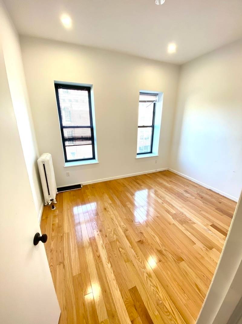 NO FEE, GUT RENO UNIT, SECONDS FROM BROADWAY AND THE A EXPRESS TRAIN !