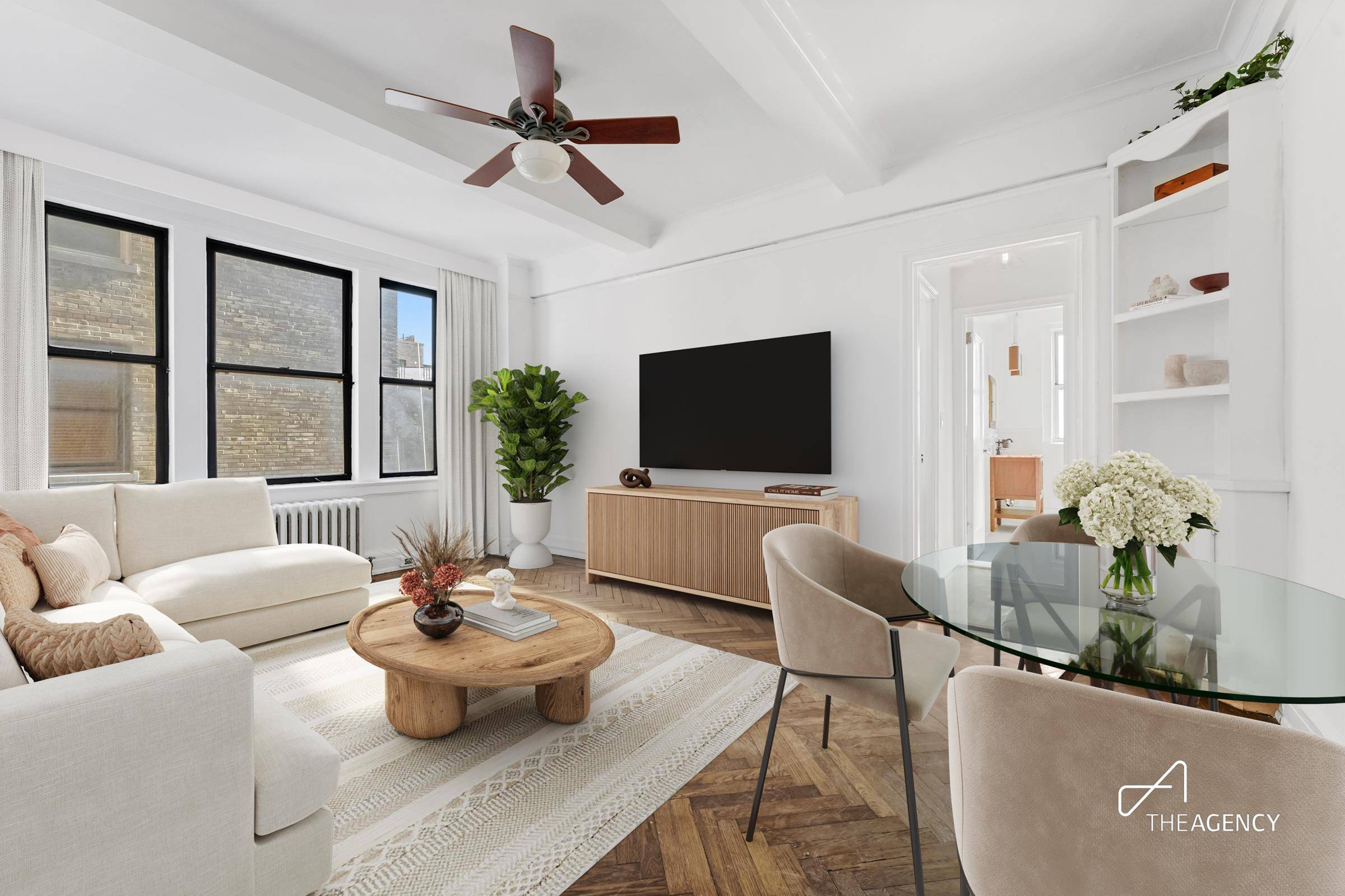 Apartment 8G at The Verdi offers the opportunity to put your personal touch on a spacious and stately residence in one of the best locations on the Upper West Side.