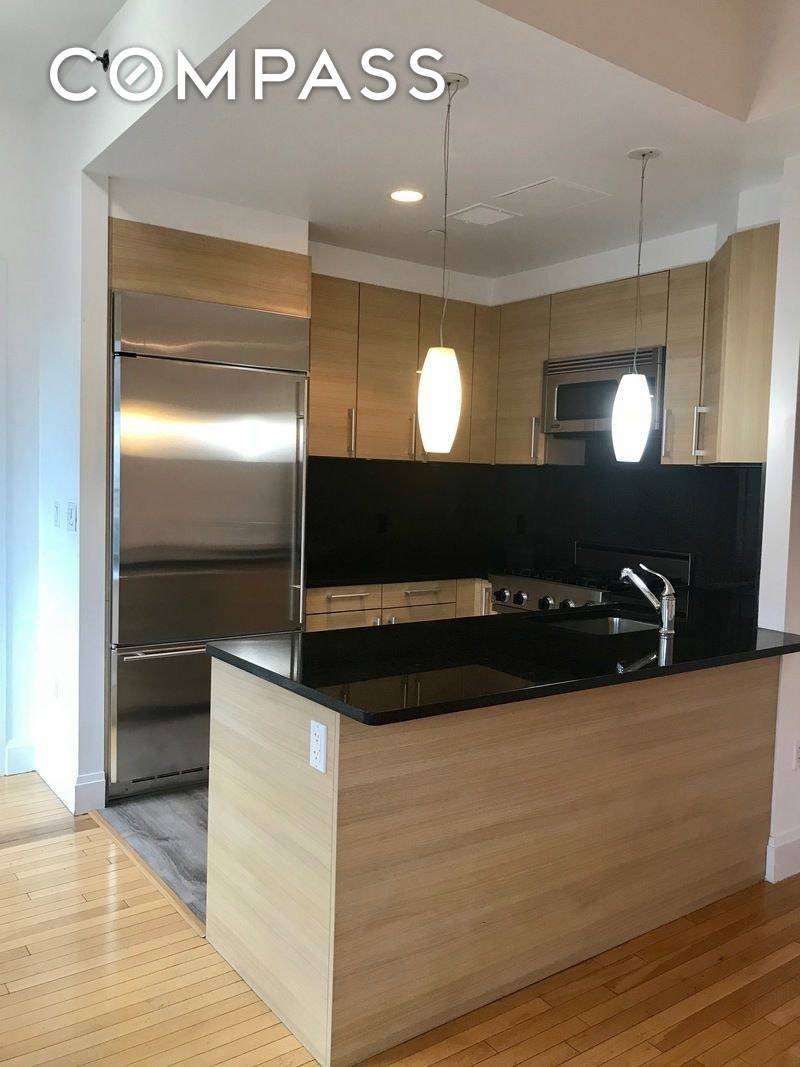 We have a gorgeous newly renovated large two bedroom 2 bathroom apartment at Downtown Brooklyn available to rent as soon as possible !