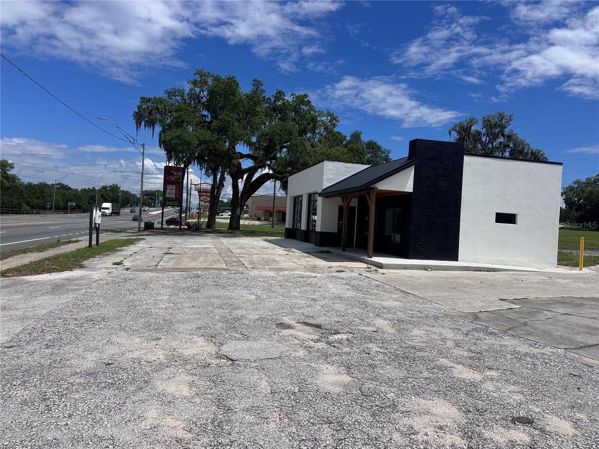 Veiw to the west toward hwy 41, east side of building