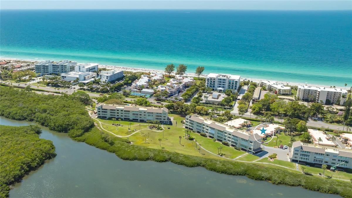 Vacation in Villa 5! End/Corner Condo!Steps to the Bay & Steps to the Gulf Beach!