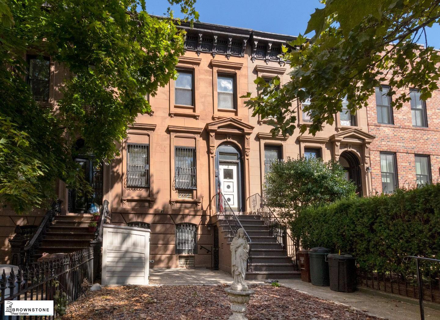 In the heart of Carroll Gardens, Third Place is lined with historic homes and leafy trees the essence of tranquility, quietude, and privacy.