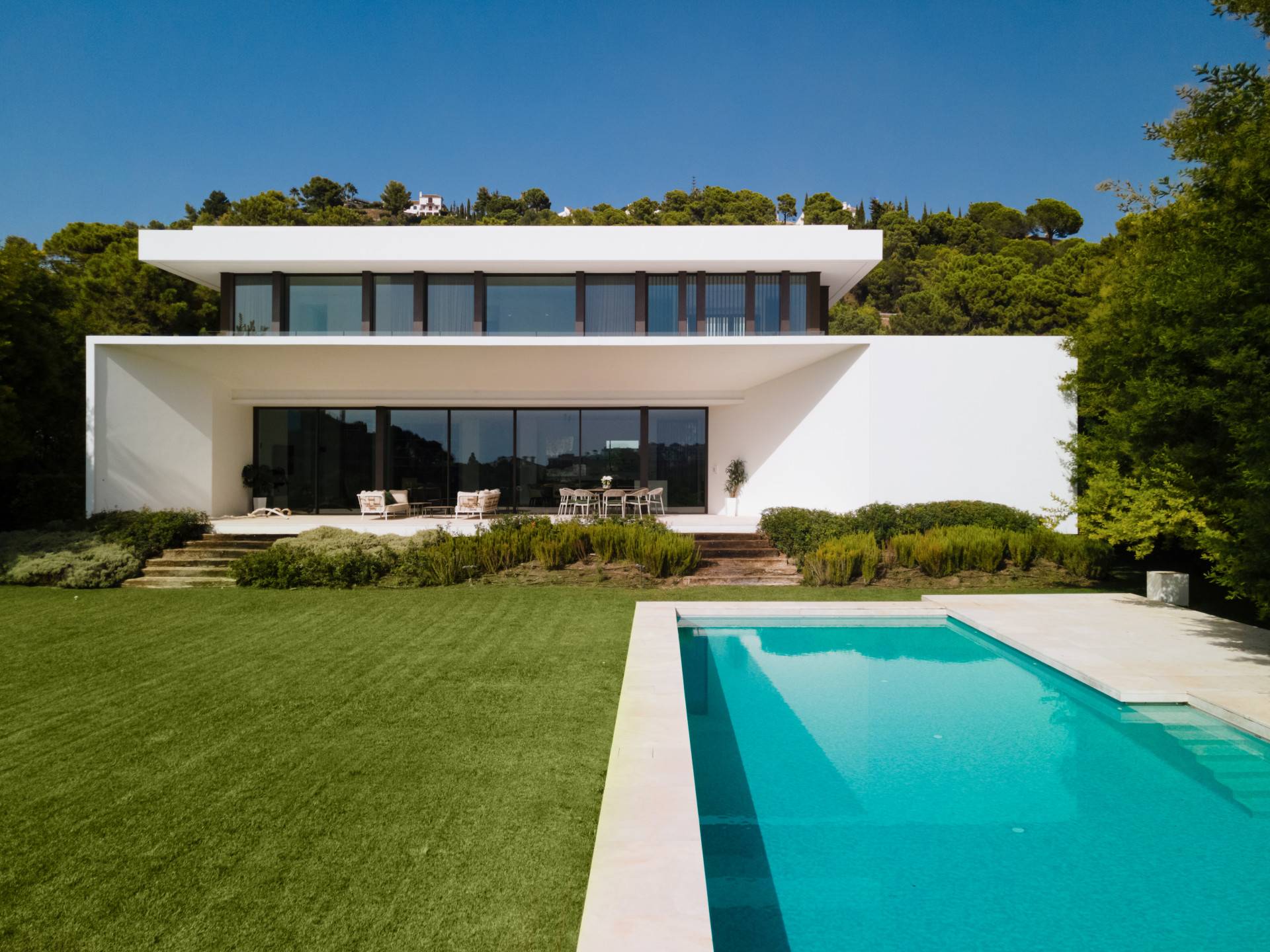 This turnkey fabulous modernist design villa is set inside a picturesque neighbourhood that offers the best in terms of security and lifestyle !