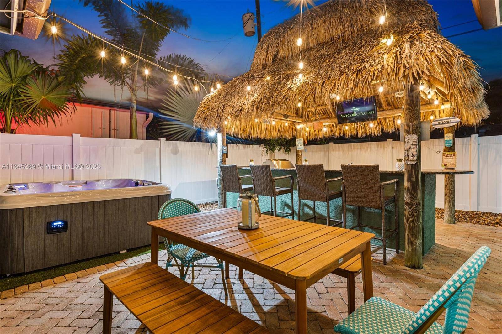 Beautiful vacation rental with 3 beds and 2 baths, open and spacious kitchen with granite top, stunning Tiki and ALFRESCO grill hut with granite, patio with rest and dining area, ...