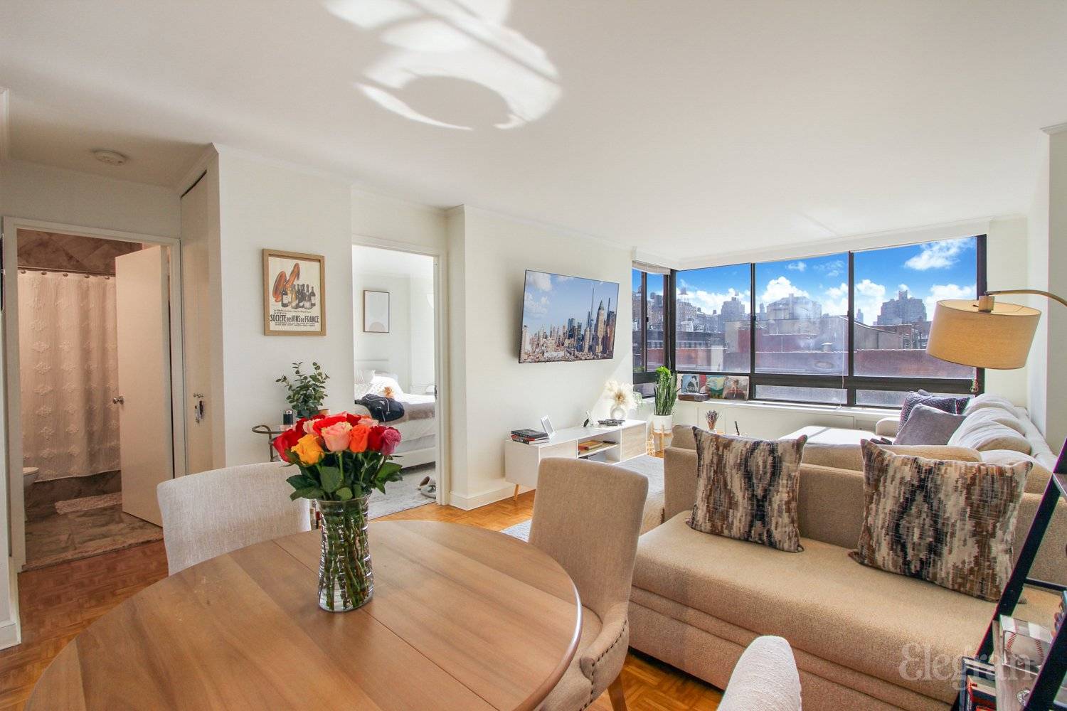 Perfect one bedroom condominium in the heart of the Upper Westside.