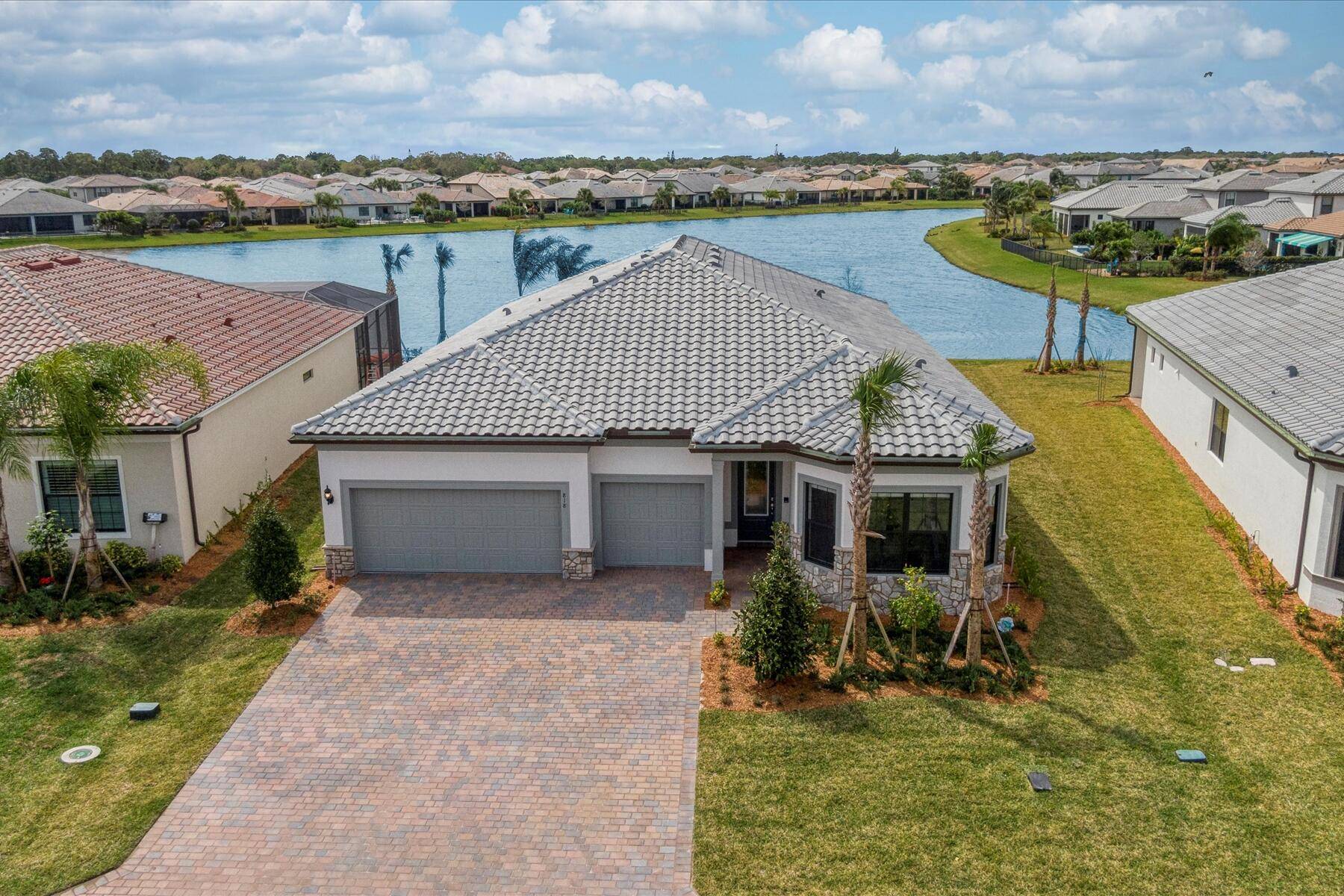 Welcome to a Florida dream in the new master planned community of Veranda Gardens only 15 minutes from downtown Stuart and the water !