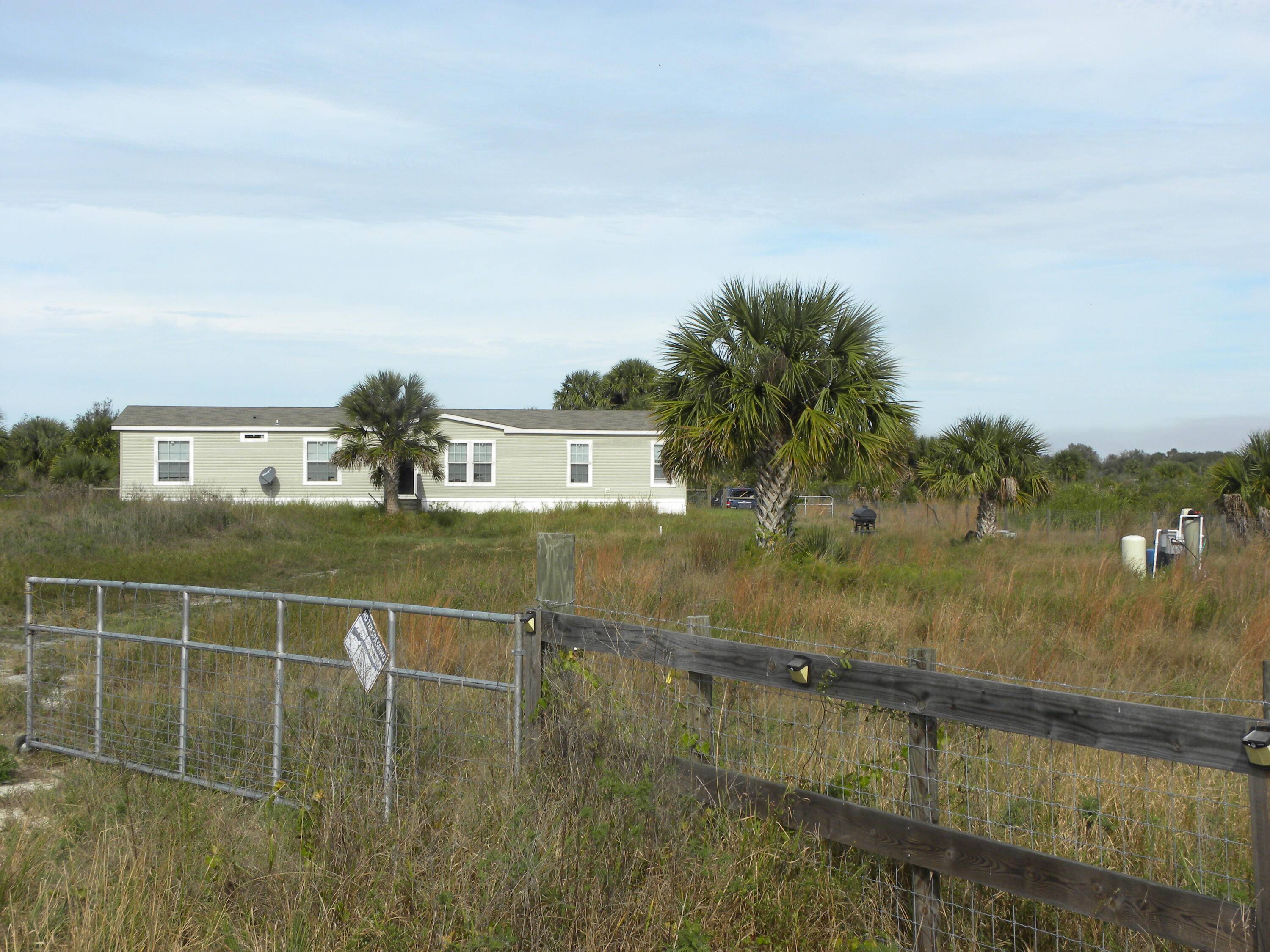 Very nice large 4 bedroom, 2 bath 2022 manufactured home on 1.