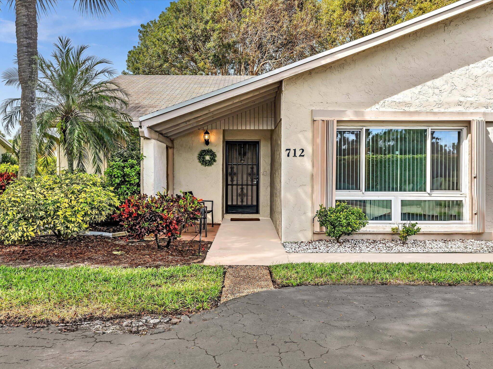Welcome home to 712 Lago Rd, Delray Beach.