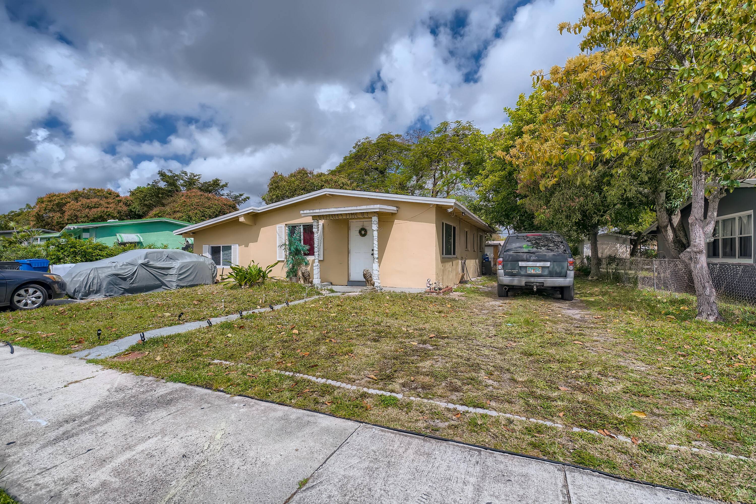This comfortable Fort Lauderdale home is set within a desirable location making it an exciting investment opportunity.