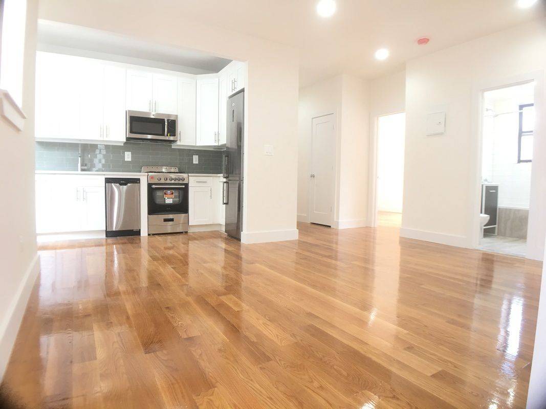 Enjoy this stunning 3 bed, 2 bath in South Harlem rite near Morningside Heights, and Columbia !