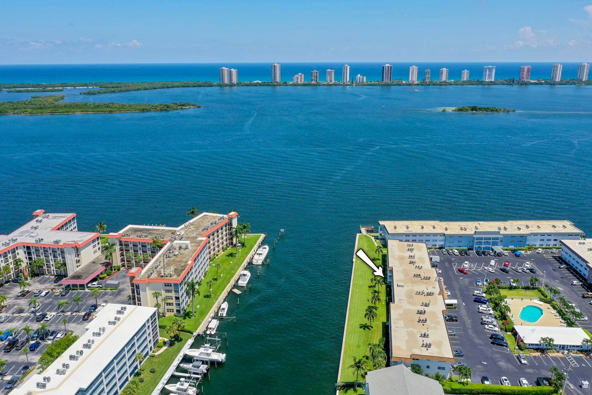 INTRACOASTAL VIEWS ! This Beautifully Renovated 2nd floor, 1 bedroom 1 bath condo offers laminate tile floors.