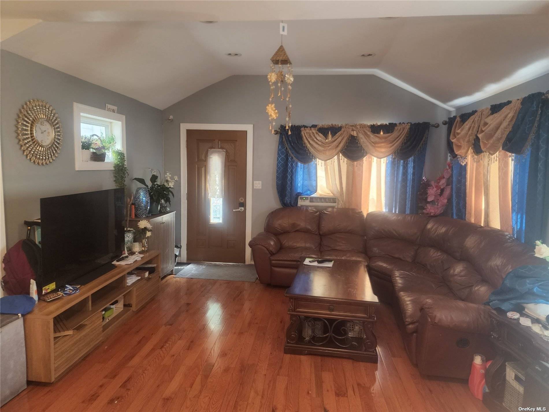 Move in condition Recently renovated and Newly Installed Solar panel with new roof one family house near all amenities huge bedroom on first floor total 4 bedroom 3 full bath ...