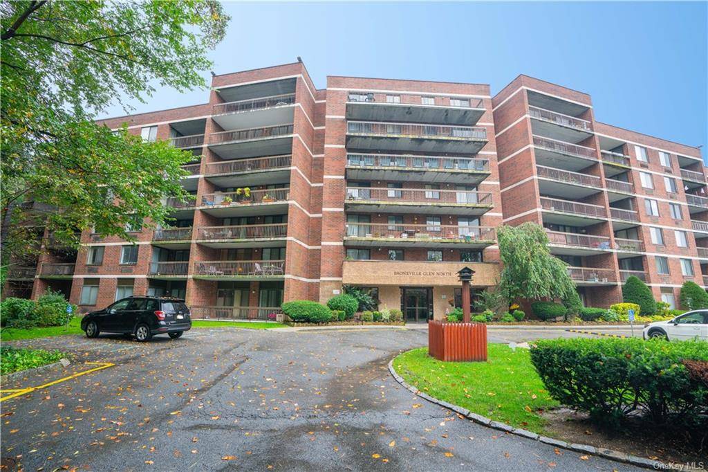 Step into this charming 24 hour gated Community of Bronxville Glen, where you will find this meticulously cared for one bedroom condo with in unit washer and dryer, updated kitchen ...