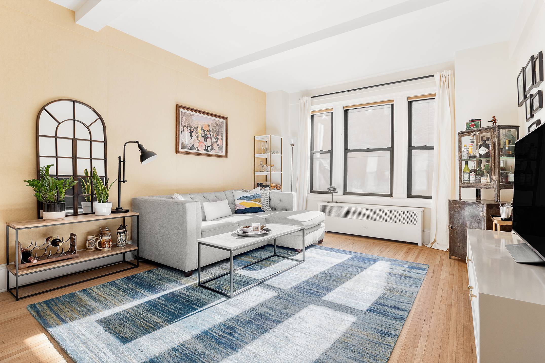 This spacious and sunny one bedroom is located in The Majestic, a full service building in the perfect Upper West Side location.