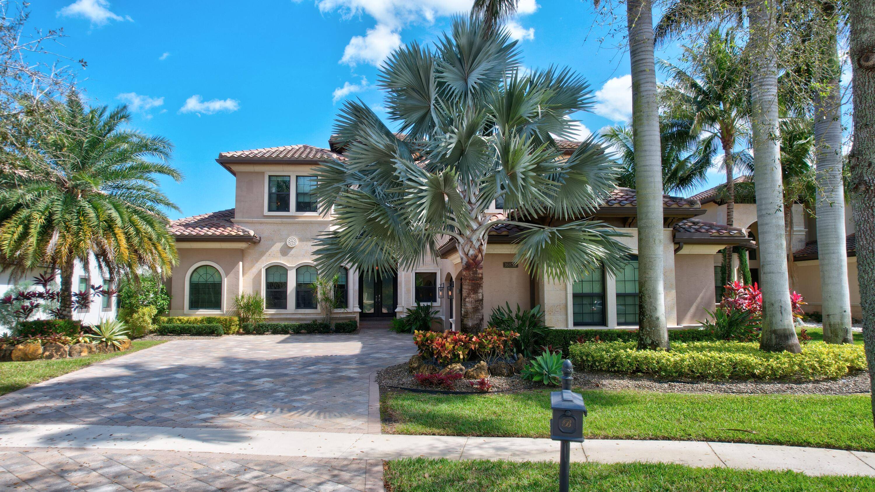 NOTHING OVERLOOKED IN THIS STUNNINGLY UPGRADED AND VERY POPULAR COLONNADE GRANDE MODEL !