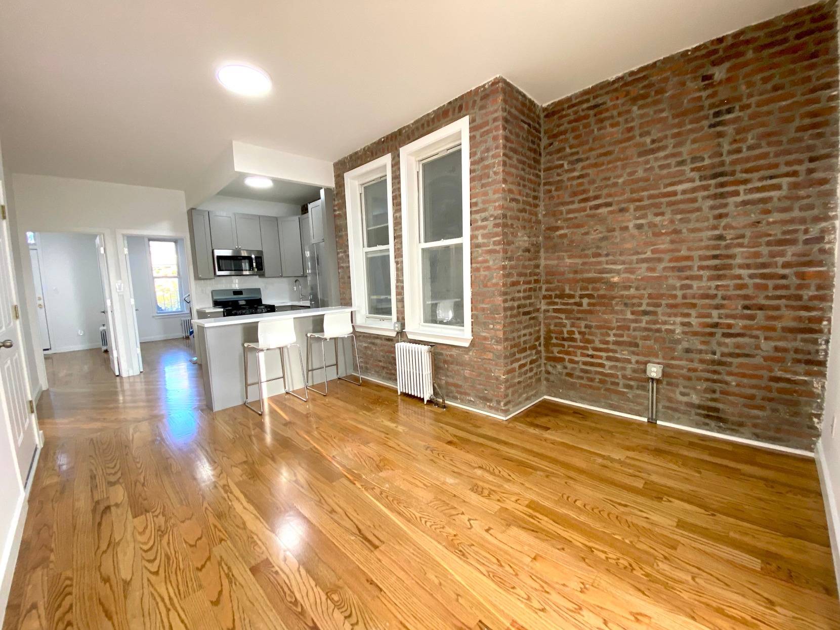 Stunningly renovated 3 bedroom office available for an immediate move !