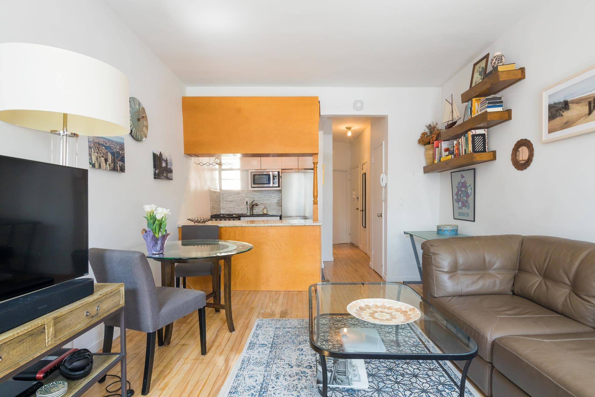 A great opportunity awaits with Apartment 5T at 415 East 80th Street.