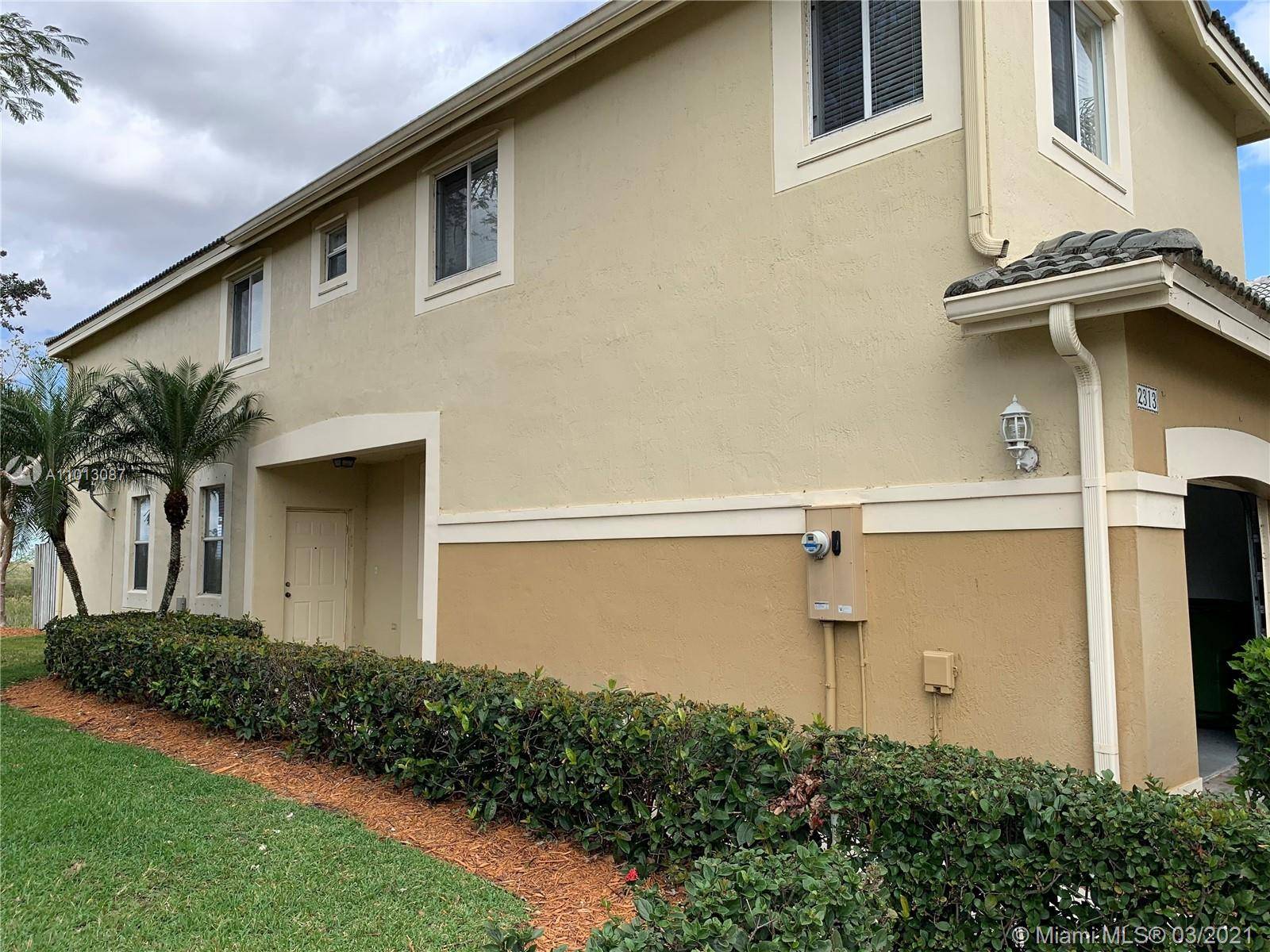 Come and see this cozy townhouse located at San Mateo, a Weston gated community, Excellent school zone also in a very well kept neighborhood.