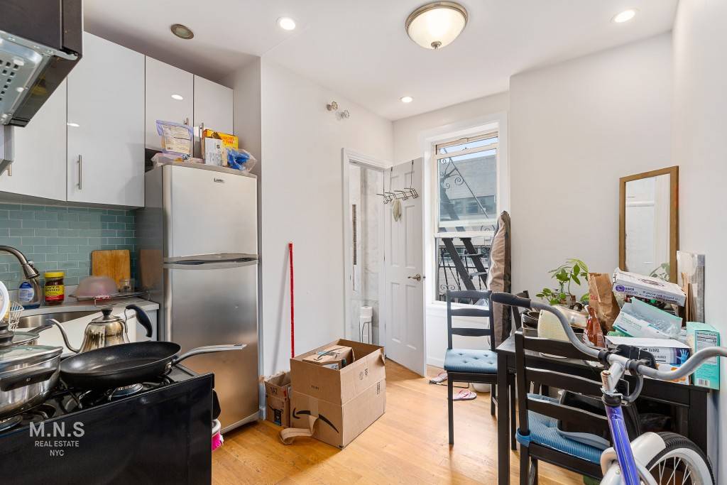 Beautiful 3 bedroom apartment located in the heart of the Lower East side !