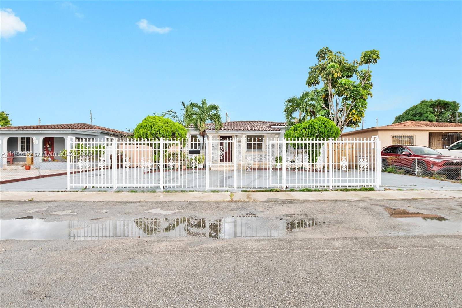 Single Family Home In the Hearth of Miami 4 Bed 4 bath 2533 S F Home is Larger than Public Records The location is perfect, the neighborhood within Miami Airport, ...