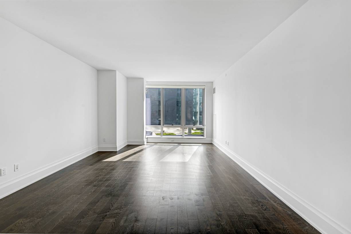 A luxurious and spacious two bedroom, two and a half bathroom condo in a stunning new Lincoln Square building, this apartment combines fabulous finishes with outstanding amenities and a lifestyle ...