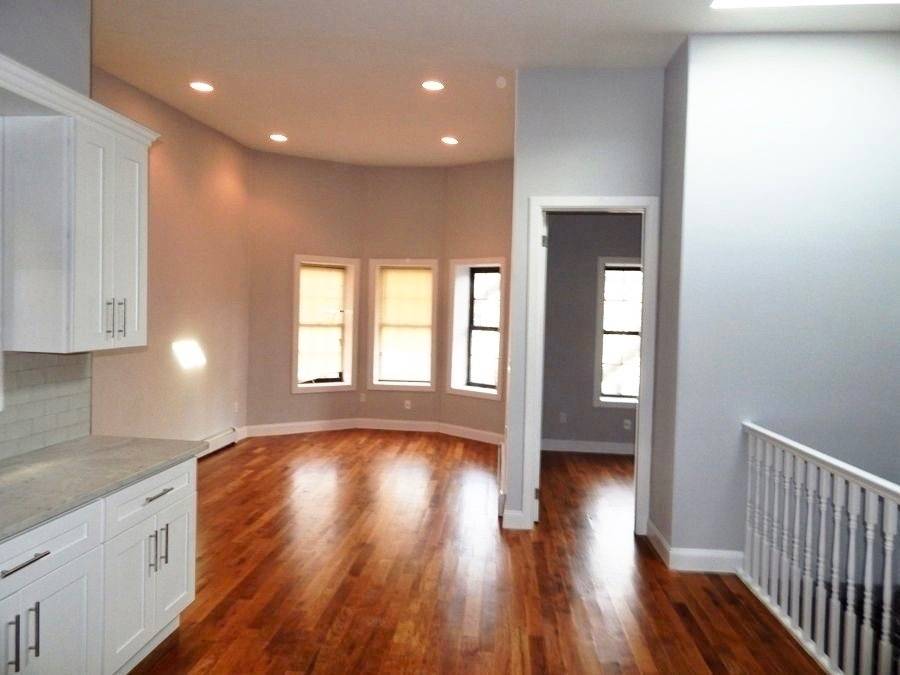 Complete gourmet kitchen with a dishwasherStainless steel appliancesSkylightExposed brick3 bedroom1 bathroomsMaster bedroom with on suite full bathroomDishwasherFully gut renovatedExtra high ceilings Half block from the subway Near all shops and ...
