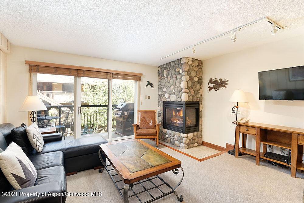 Well located, fully furnished, ground floor one bedroom at one of Snowmass' most popular properties.