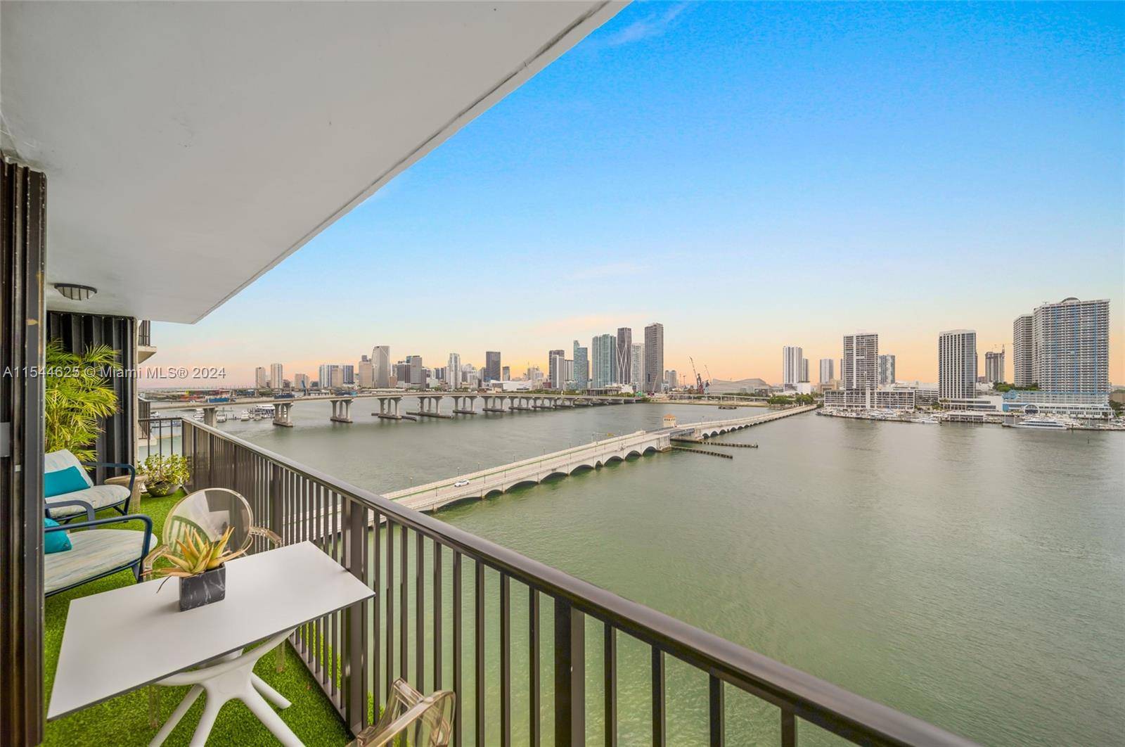 Welcome to this stunning modern, recently remodeled apartment the most prestigious area in Miami.