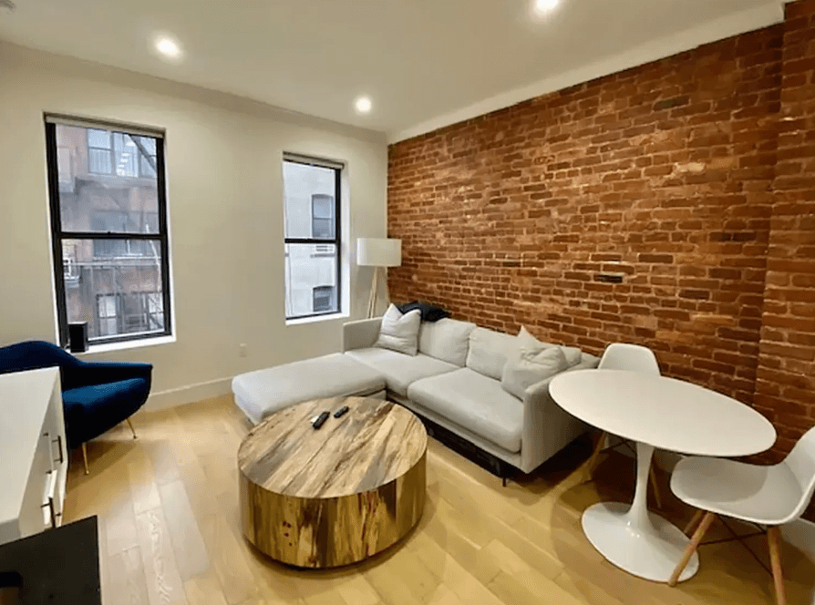 Beautifully renovated 1 Bedroom, 1 Bath with European white oak hardwood floors, Caesarstone countertops, stainless steel appliances, Sonos smart speakers with built in Alexa, Latch smart access system, spacious custom ...