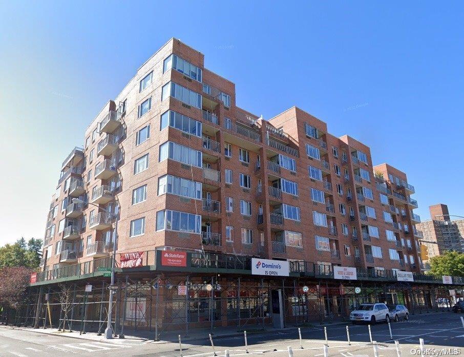 View of apartment building / complex
