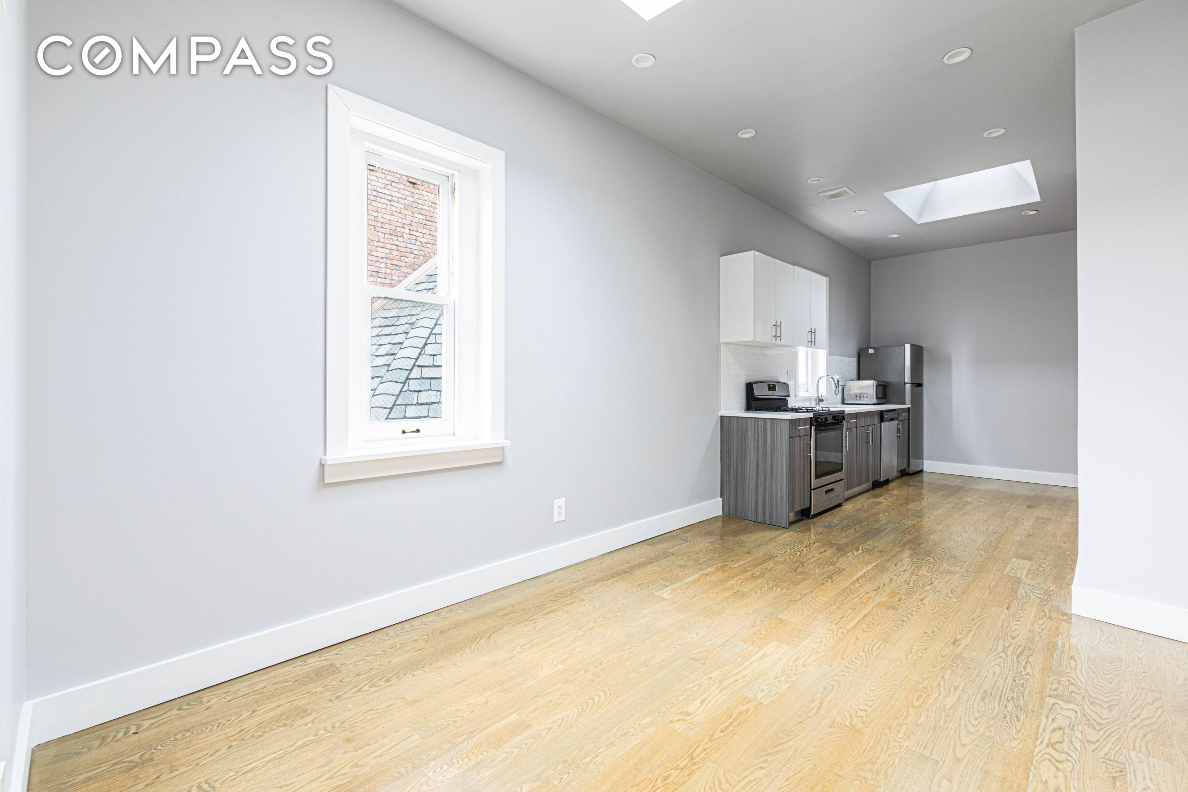 BRIGHT AND SPACIOUS TWO BED TWO BATHROOM WITH LAUNDRY IN PRIME WILLIAMSBURG !
