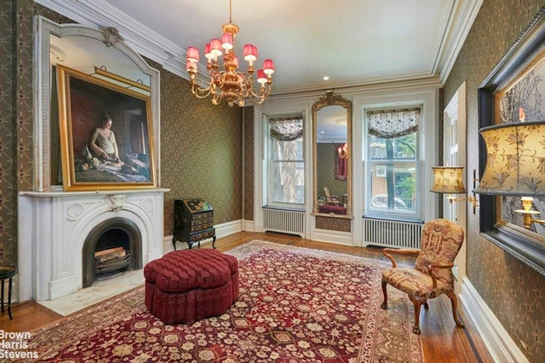 Most Chic Studio Ever ! Facing North into townhouse gardens, and boasting 12 ft ceilings and original details throughout, this studio is a very rare offering.