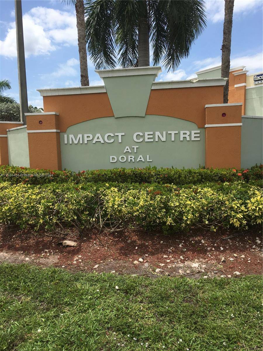 Large office space in the heart of Doral, facing 58th Avenue, equipped kitchenette, granite countertops, common area, meeting or conference room, reception space, 4 independent offices, back door and loading ...