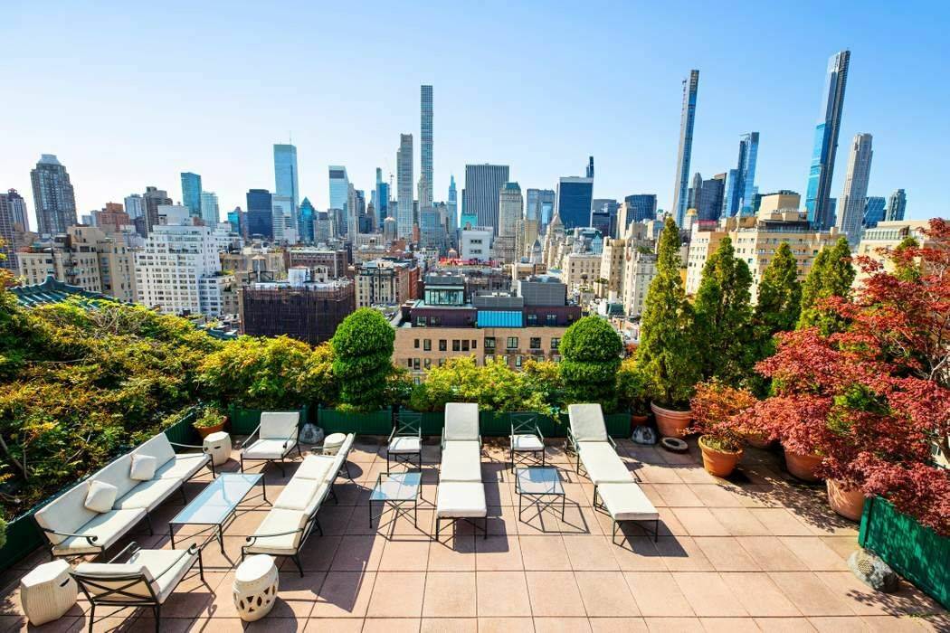 Without a doubt the most glamorous Penthouse on the Upper East Side, this magical residence is an absolute dream for a terrace lover.