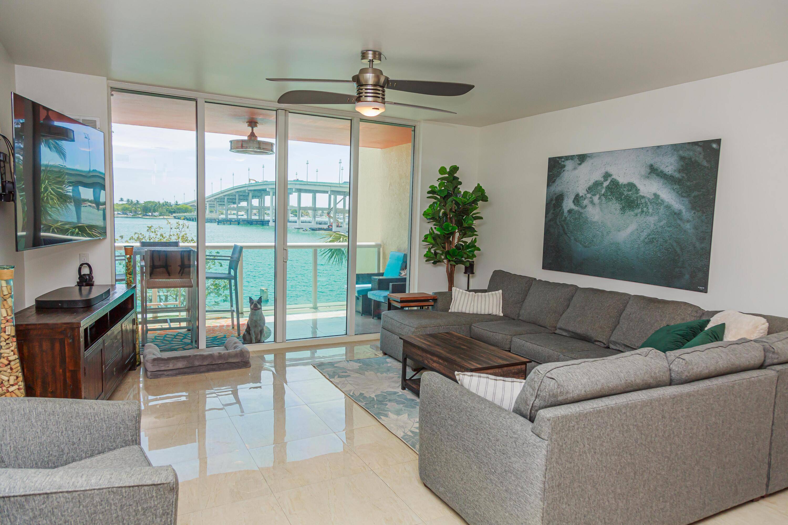 Come an enjoy the best resort style intracoastal living in Palm Beach County !