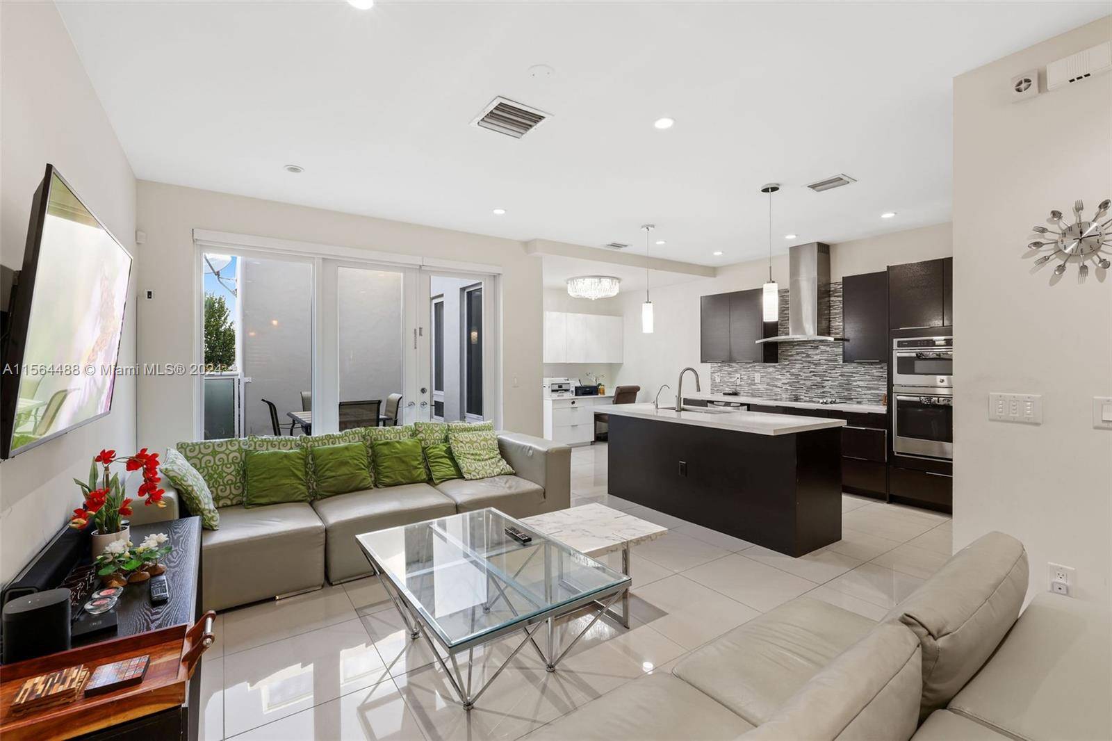 Welcome to your slice of the Miami high life in Doral's Landmark Community !