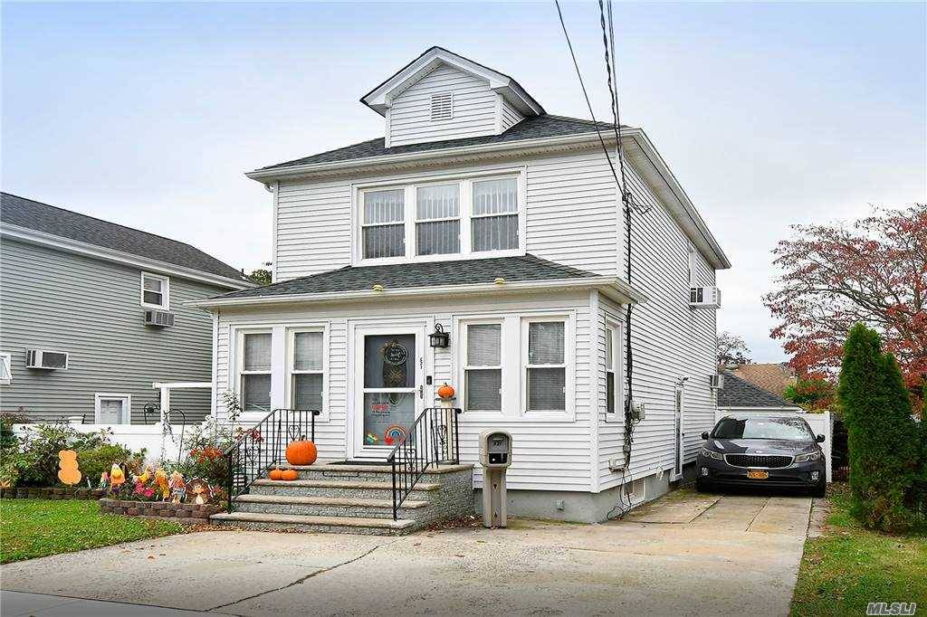 Well Maintained Colonial in the heart of New Hyde Park.