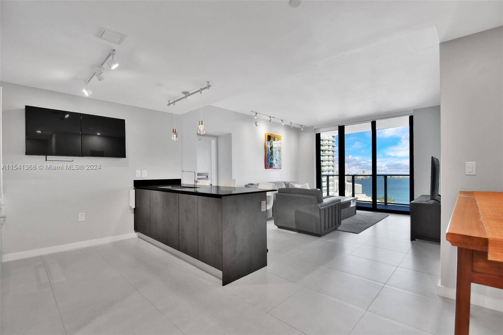 Excellent chance to rent a fully furnished home in one of Brickell's highly desired buildings.