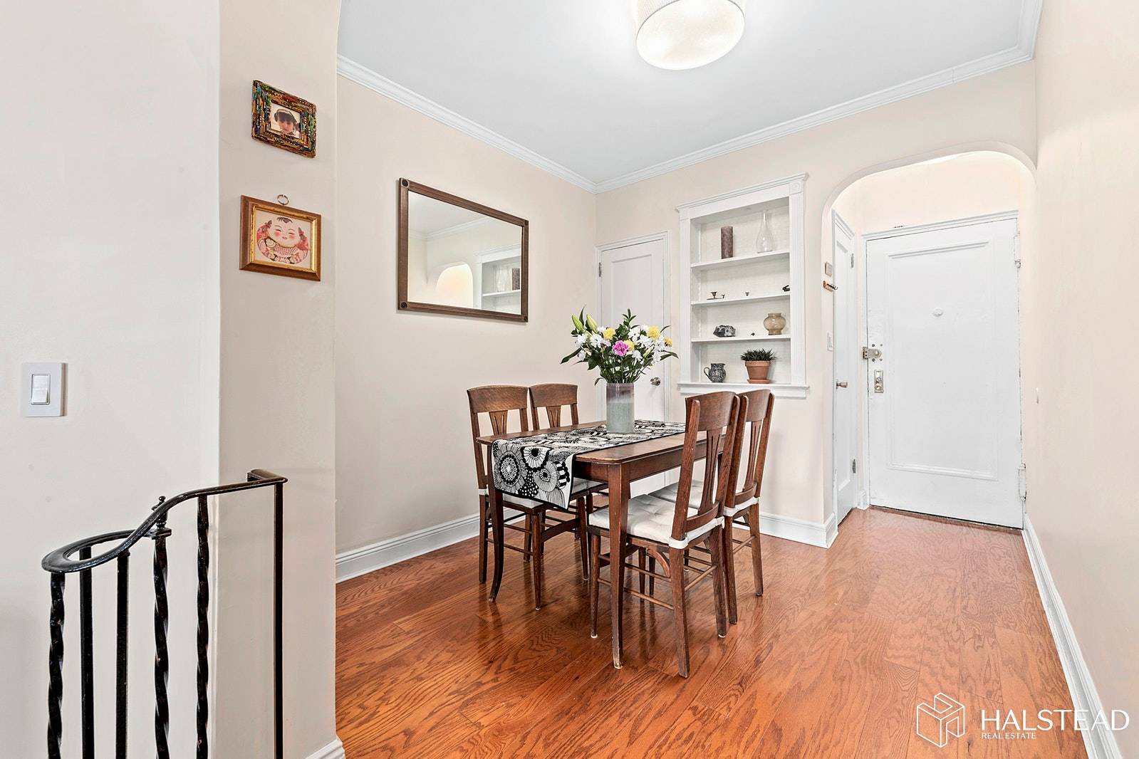 Welcome home to your oversized one bedroom with amazing light in chic Prospect Lefferts Gardens !