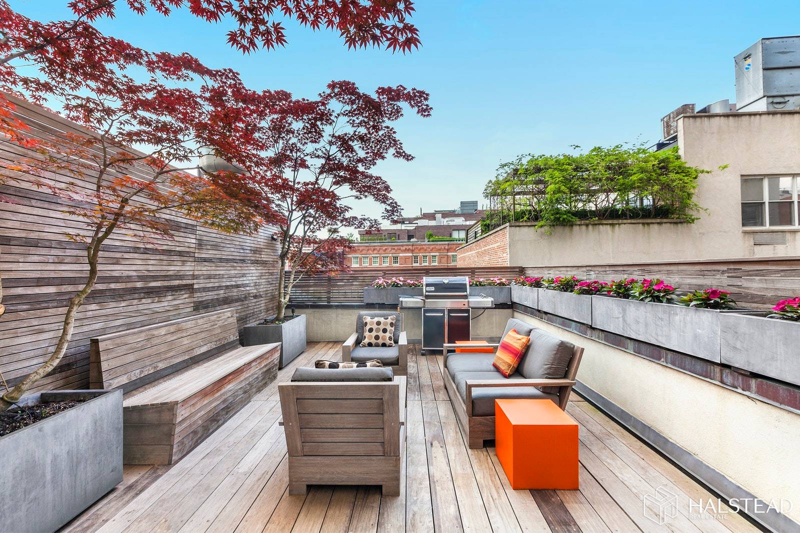This rare and wonderful double corner loft is located in Tribeca's most authentic and respected doorman condominium and features grand scaled entertaining space, a sprawling 3 bedroom, 3 bathroom layout ...