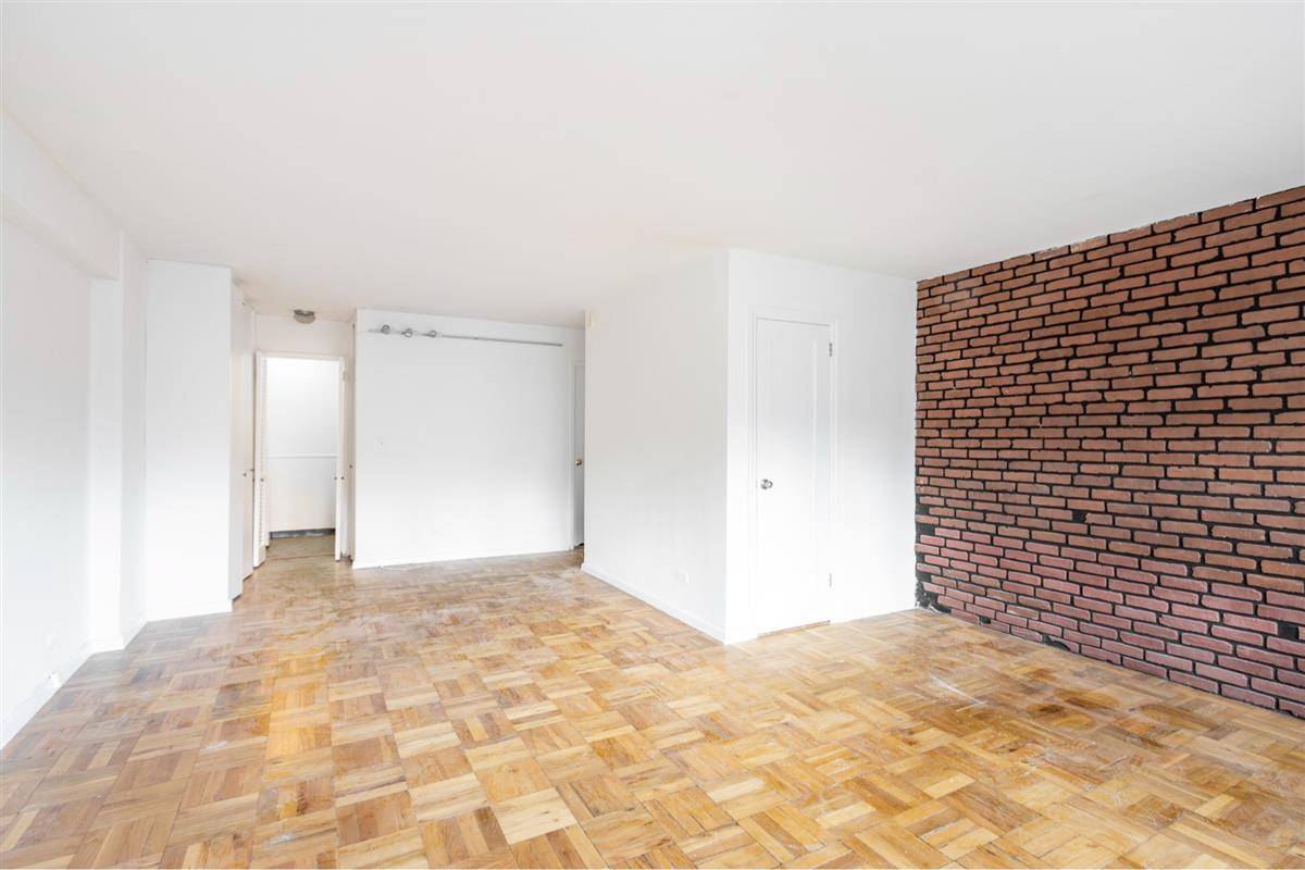 Create your own Murray Hill oasis in this charming PIN DROP QUIET, SUN FILLED alcove studio in the heart of the city.