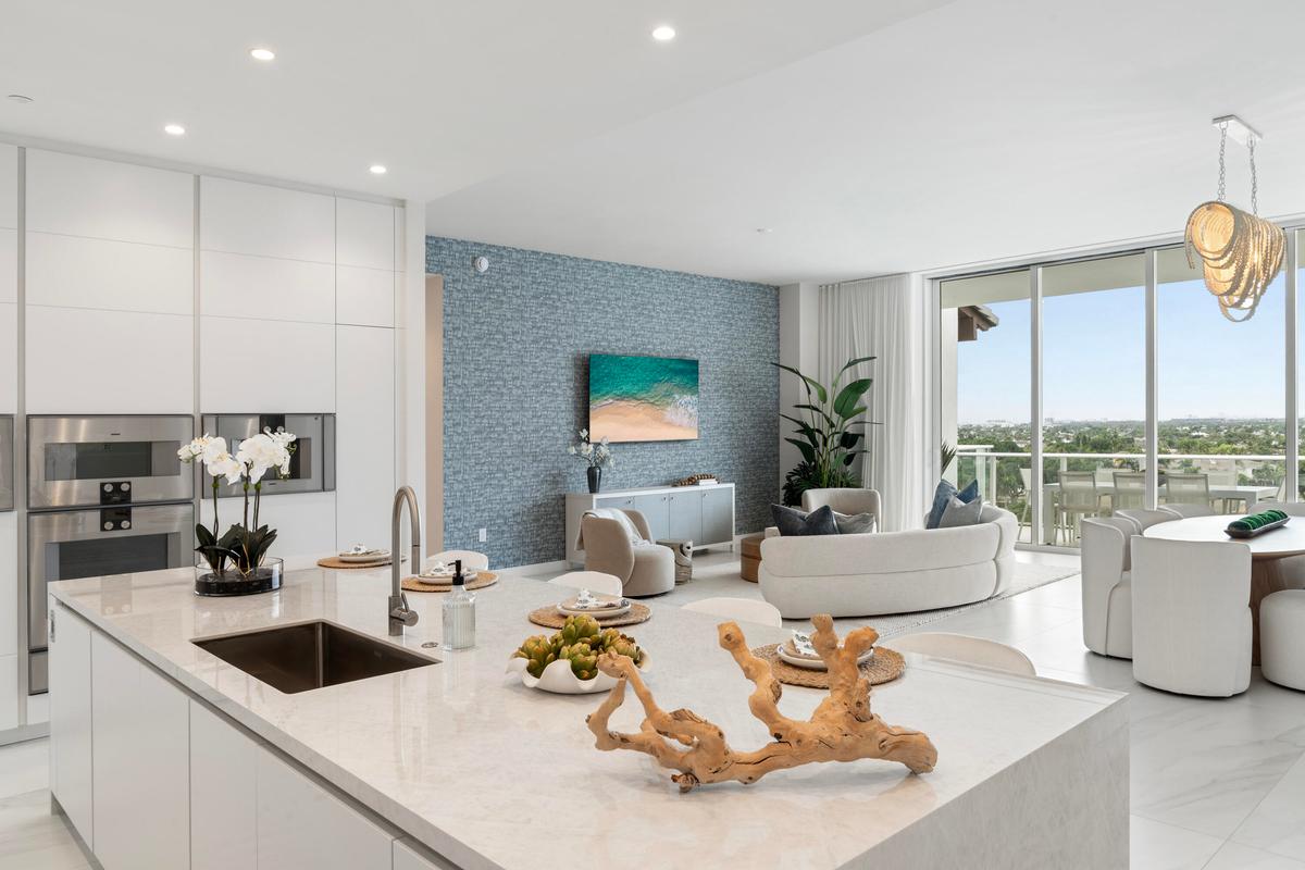 Kitchen. Large Island